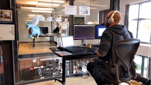 Webdeveloper working at desk